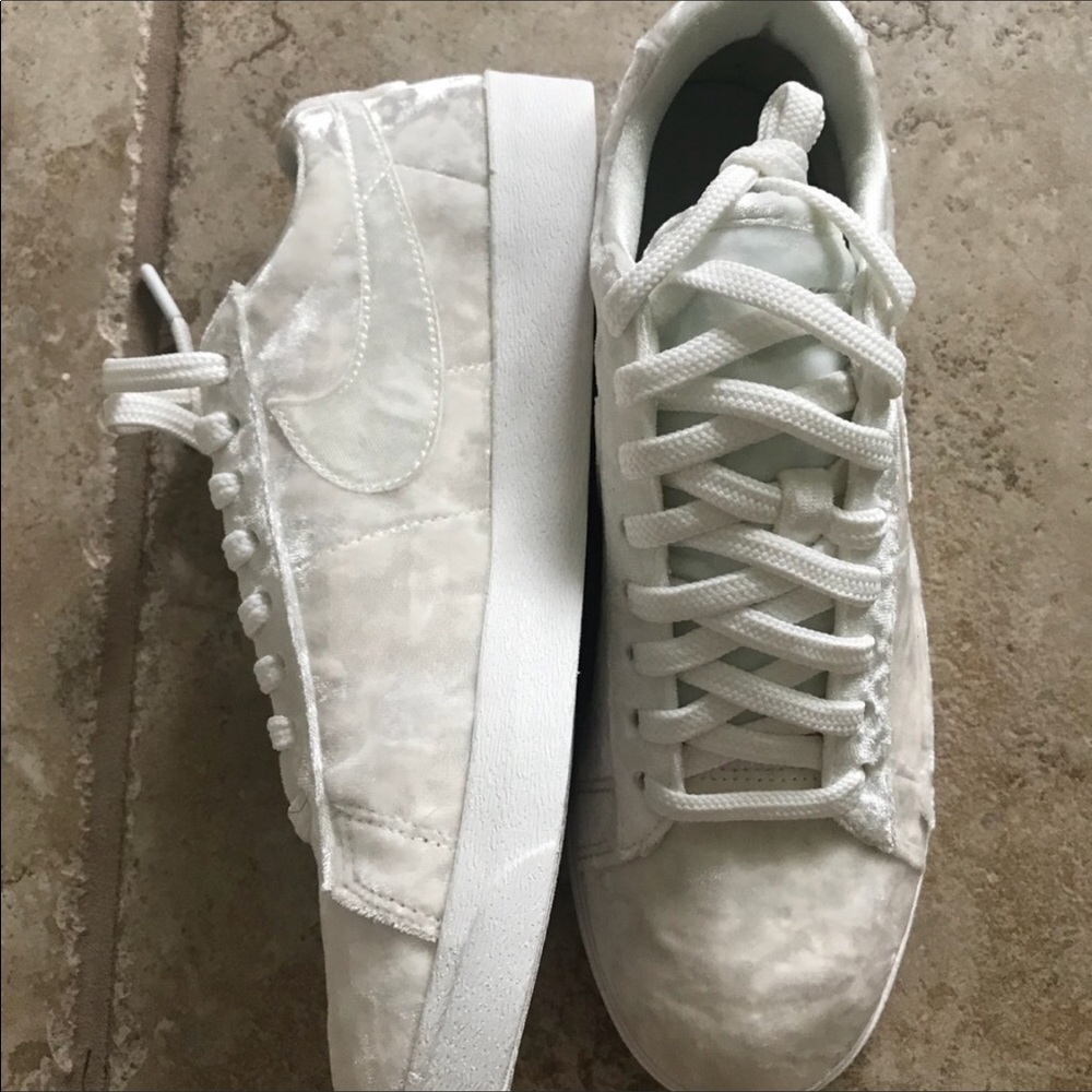 NEW Nike Blazer LX Sneaker